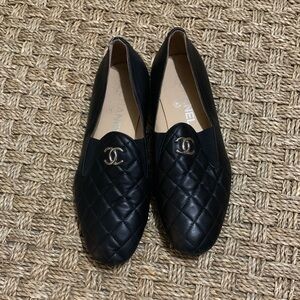CHANEL Black Quilted Flats with Logo